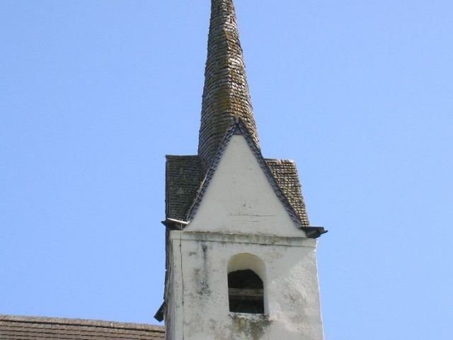Turm der Kapelle von links