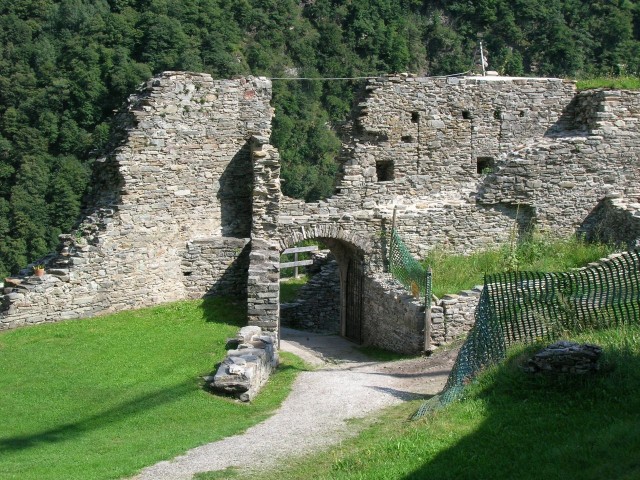 Burg Mesocco-Ausgang Osten