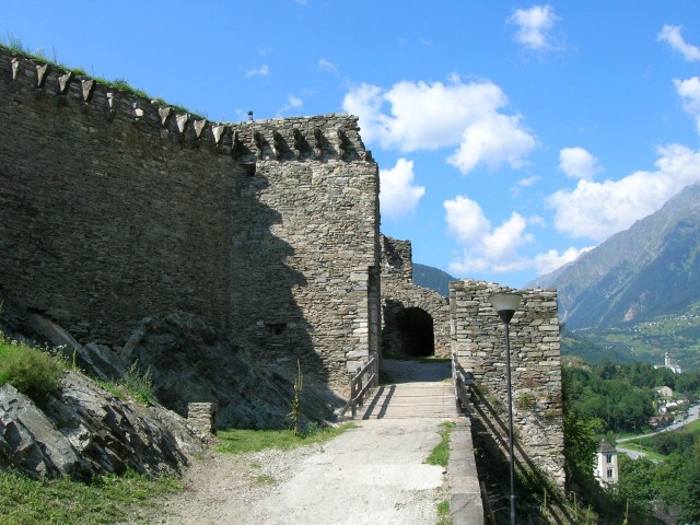 Burg Mesocco-Eingang