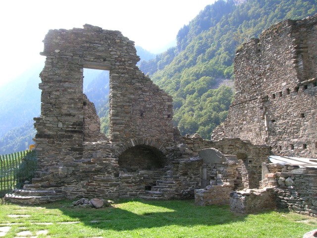 Burg Mesocco-Kirche innen