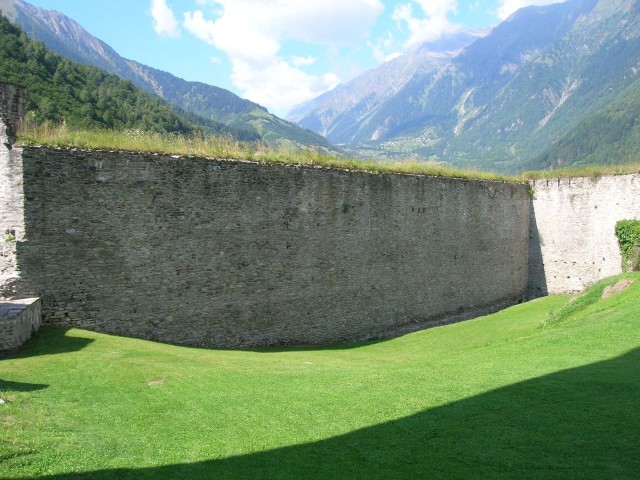 Burg Mesocco-Mauer Norden