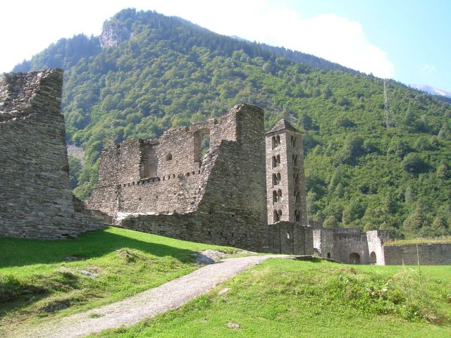 Burg Mesocco-Westen